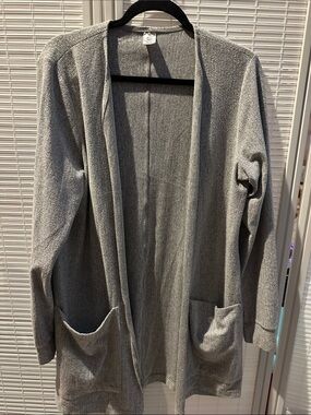 Senita Athletics Heather Gray Knit Top